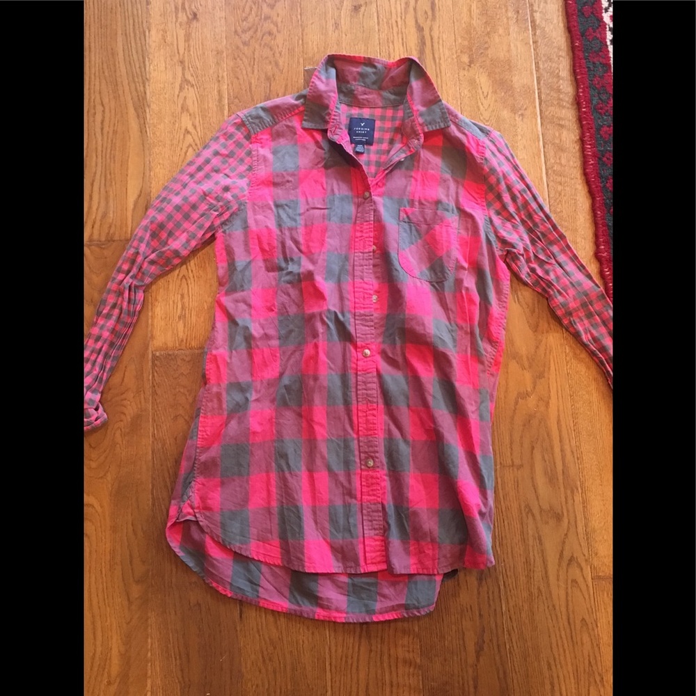 Long sleeve plaid button up shirt.